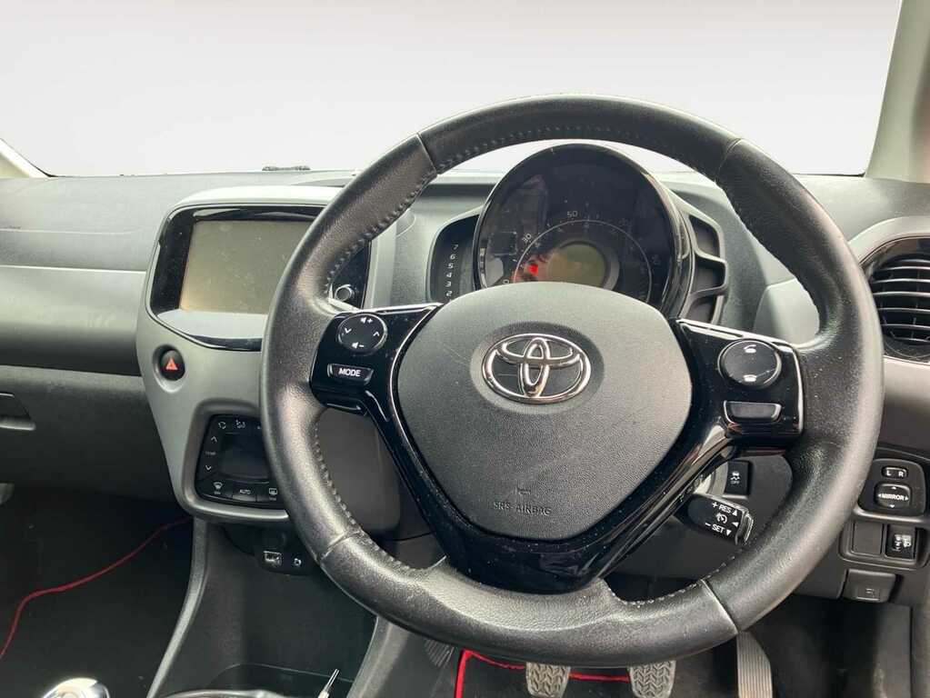 Toyota Aygo 1.0 Vvt-i X-plore Hatchback Black #4