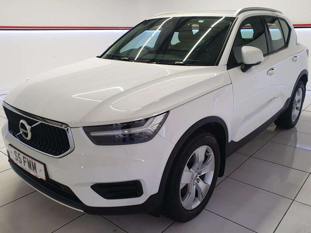 Volvo XC40 1.5 T3 Momentum Suv White #2
