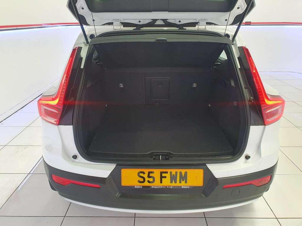 Volvo XC40 1.5 T3 Momentum Suv White #6