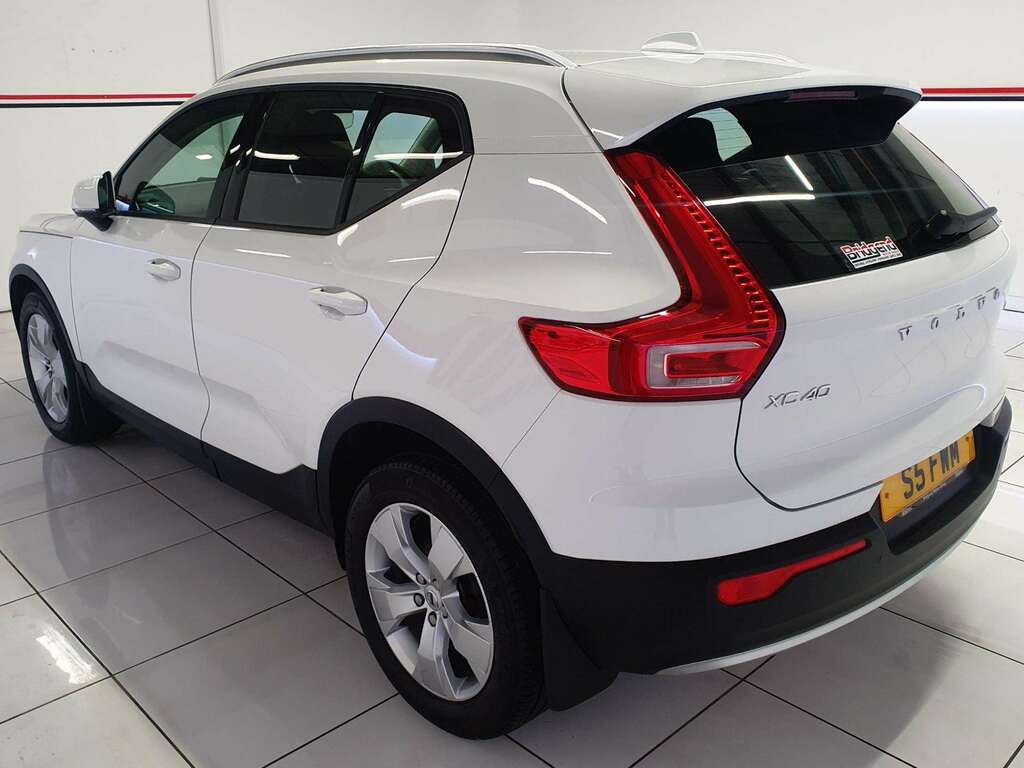Volvo XC40 1.5 T3 Momentum Suv White #3