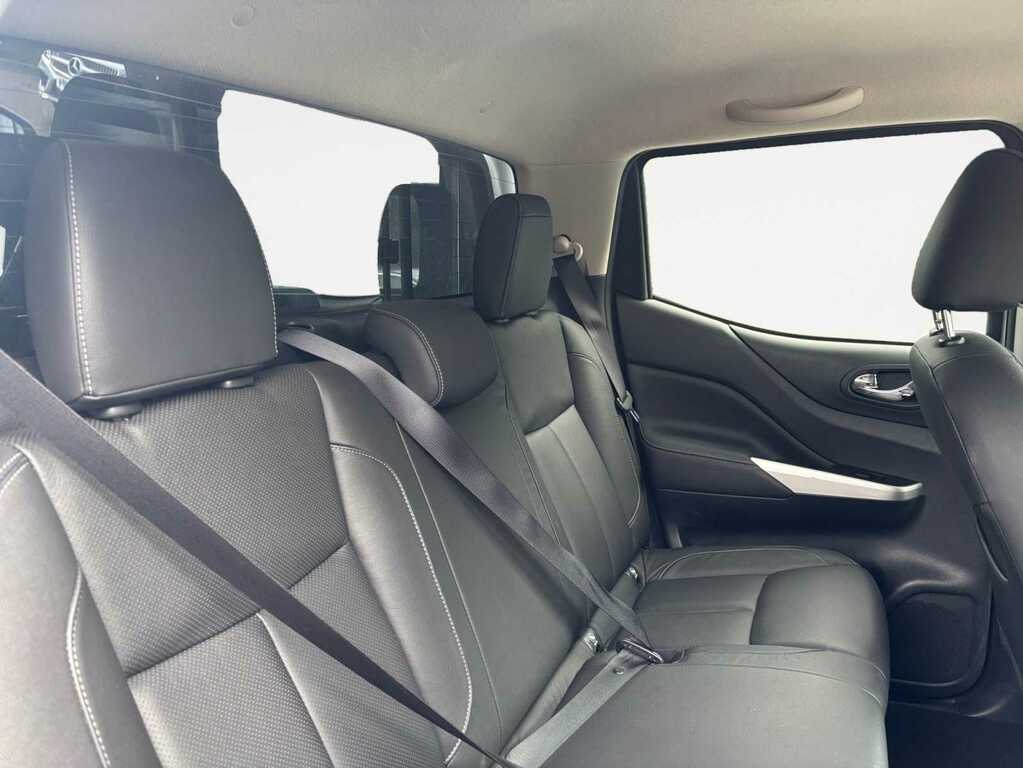 Nissan Navara 2.3 Dci Tekna Pickup Double Cab Silver #6