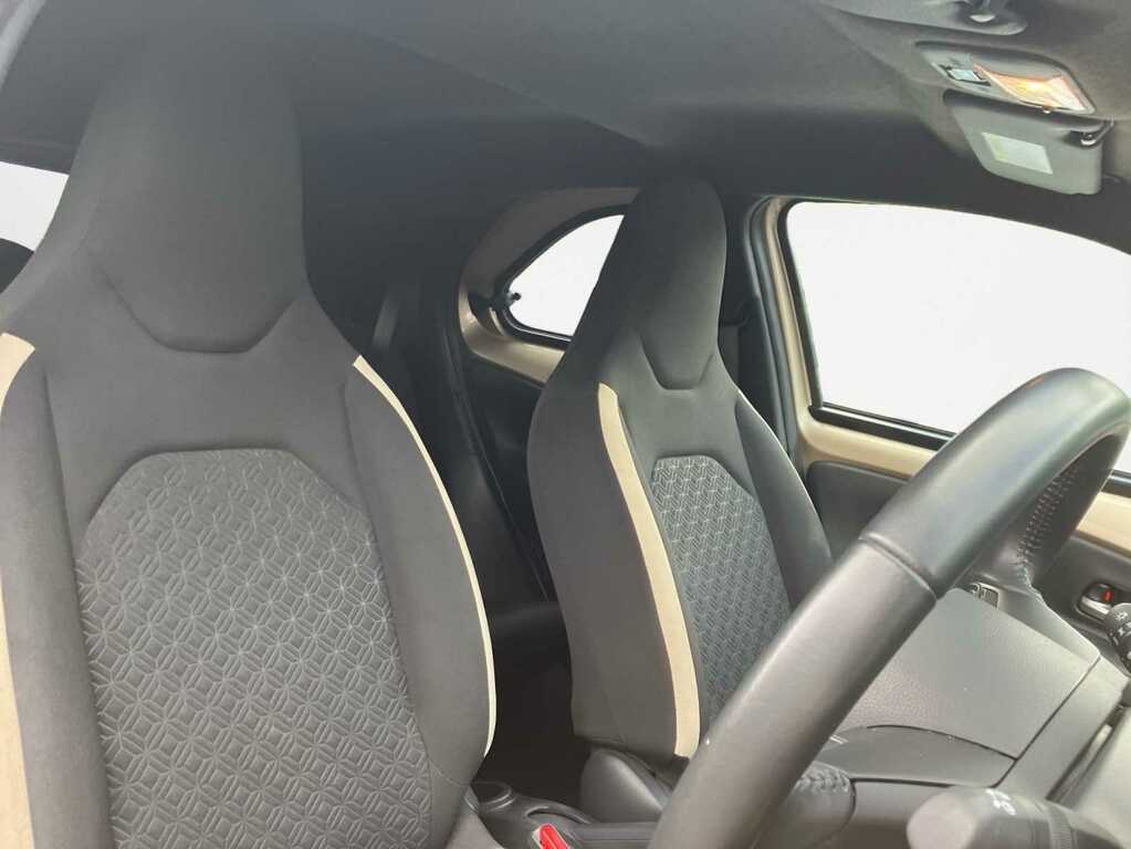 Toyota Aygo 1.0 Vvt-i Edge Hatchback Beige #4