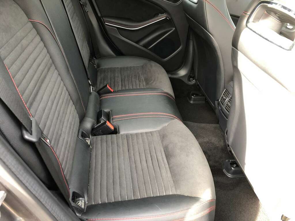 Mercedes-Benz GLA Class 1.6 Gla200 Amg Line Edition Plus Suv Grey #6