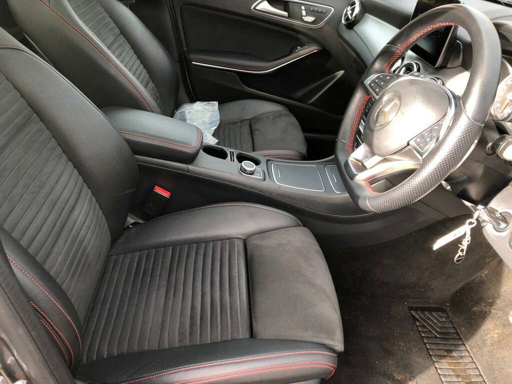 Mercedes-Benz GLA Class 1.6 Gla200 Amg Line Edition Plus Suv Grey #5