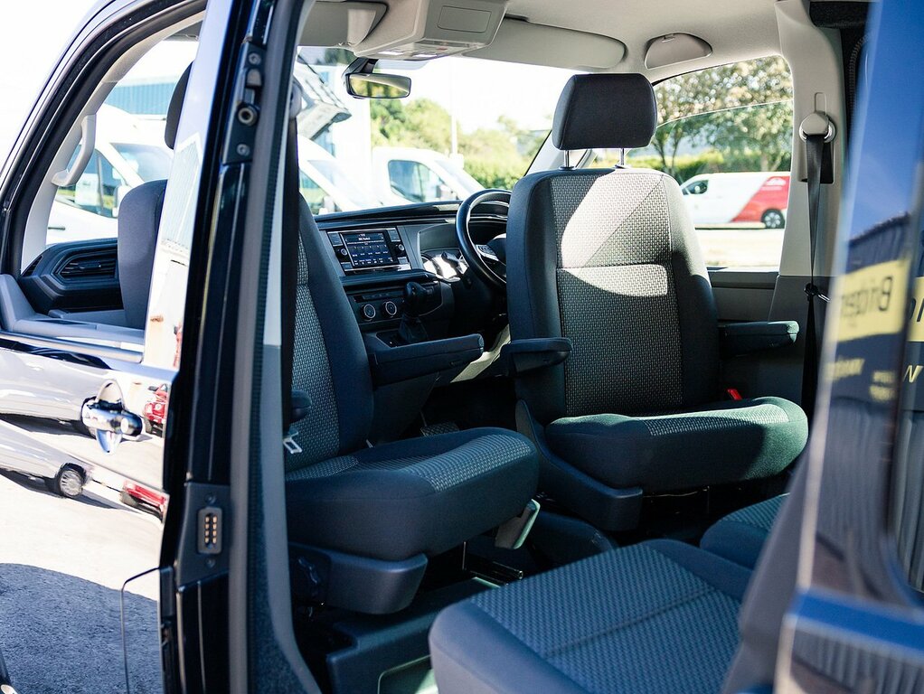 Volkswagen Transporter T6.1 T32 Highline Kombi 2.0 Tdi 150Ps Dsg Swb With Black #2