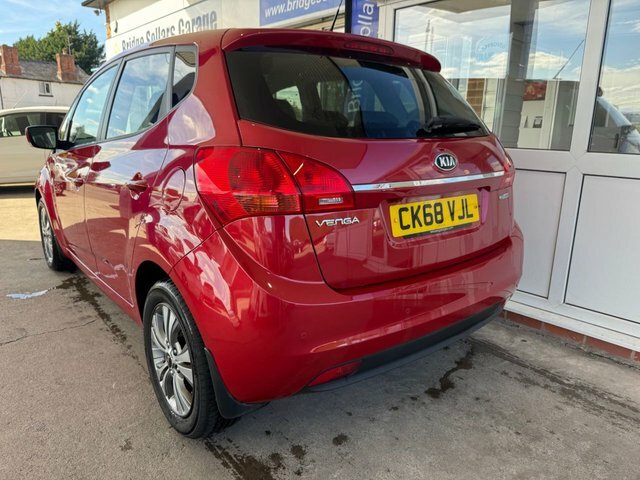 Kia Venga 3 Mpv Red #3