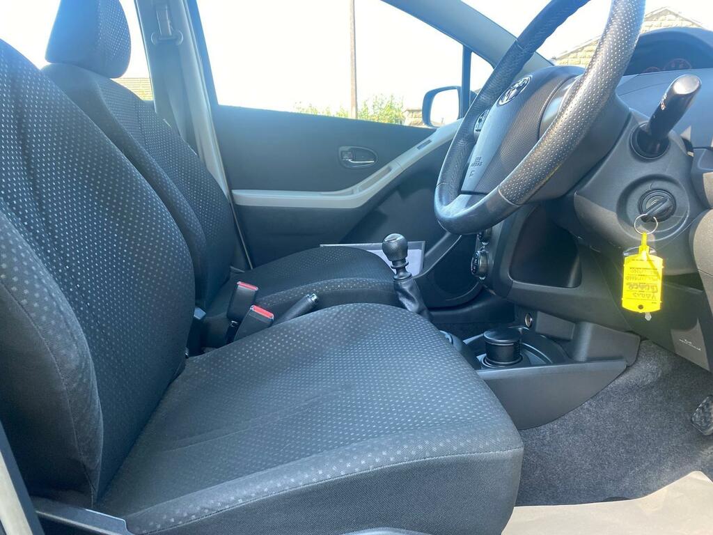 Toyota Yaris Yaris Tr Vvt-i Grey #19