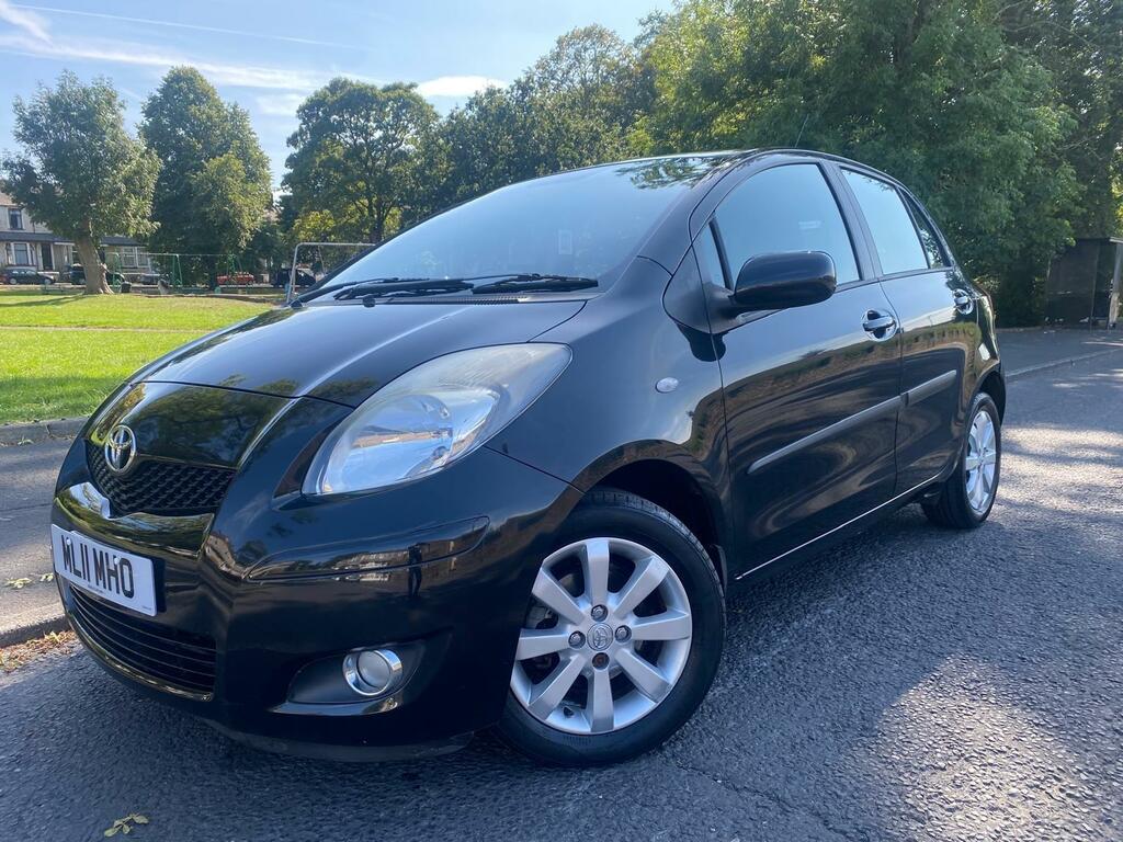 Toyota Yaris Yaris Tr Vvt-i Grey #1