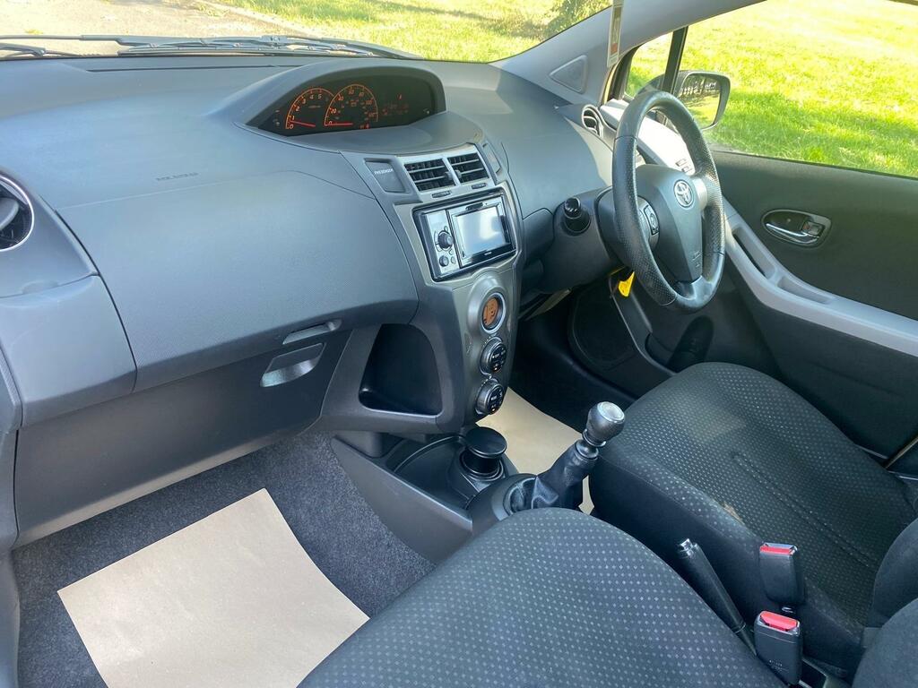 Toyota Yaris Yaris Tr Vvt-i Grey #4