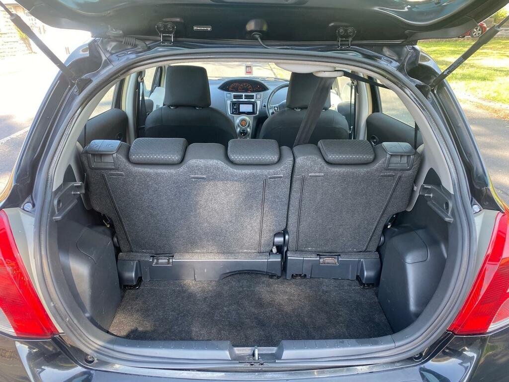 Toyota Yaris Yaris Tr Vvt-i Grey #11