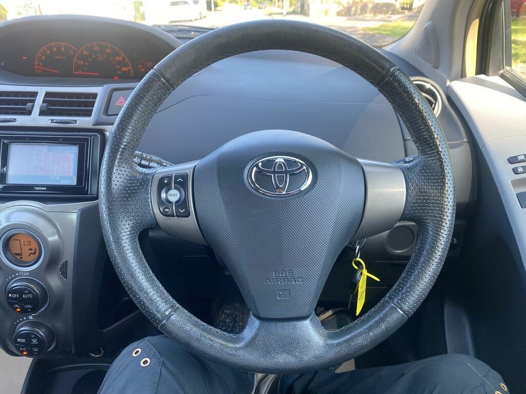 Toyota Yaris Yaris Tr Vvt-i Grey #18