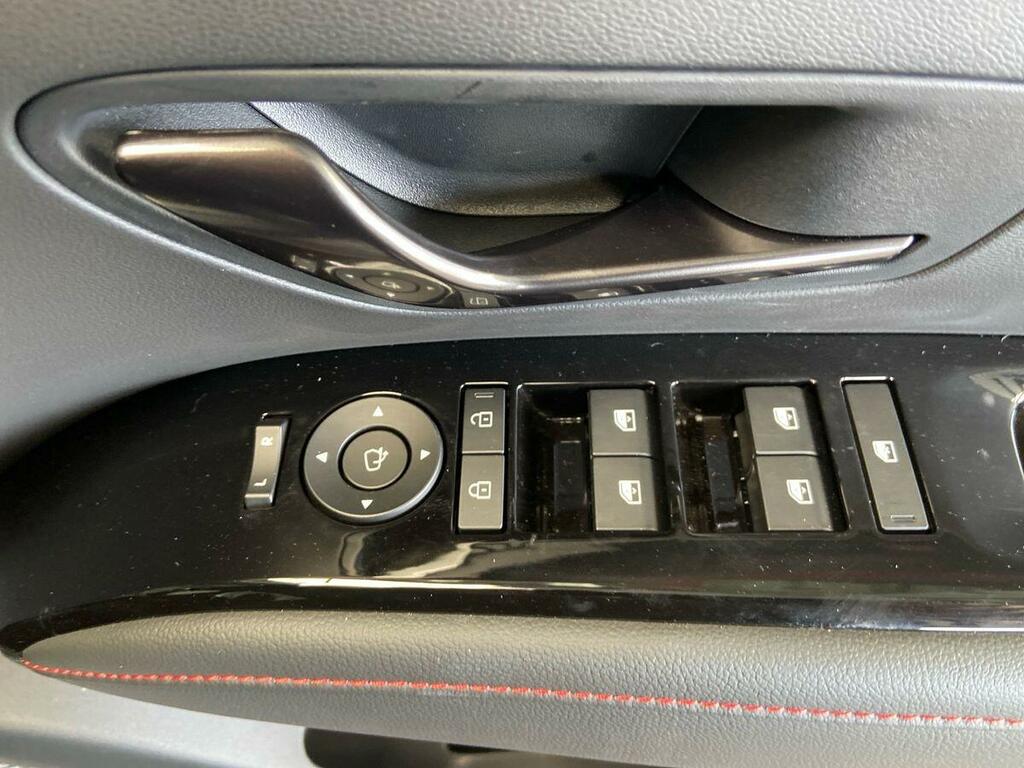 Hyundai Tucson 1.6T Premium White #18