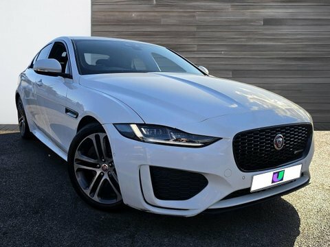 Jaguar XE 2.0 D180 R-dynamic White