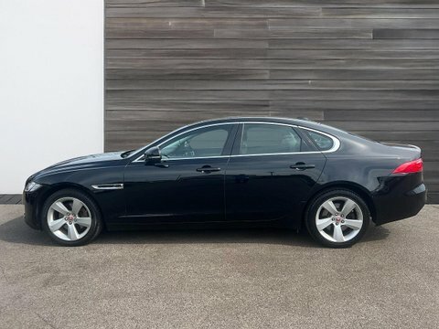 Jaguar XF 2.0D Portfolio Saloon Black #5