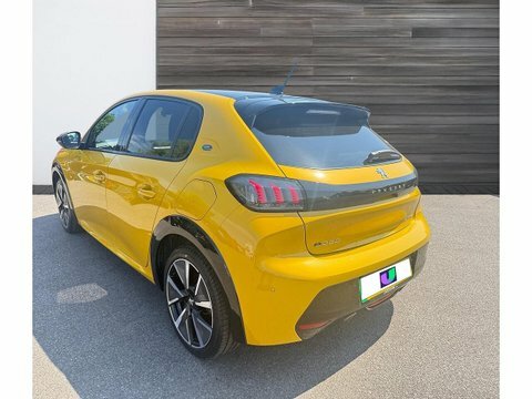 Peugeot e-208 50Kwh Gt Line Yellow #4