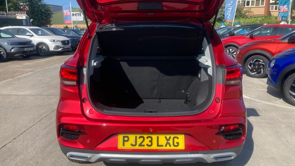 MG ZS Exclusive Red #4