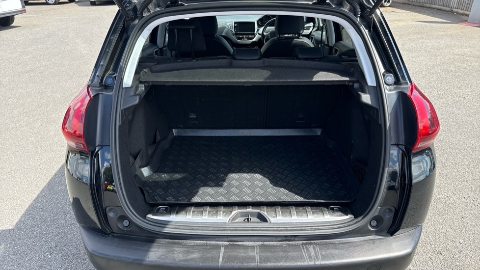 Peugeot 2008 Allure Black #4