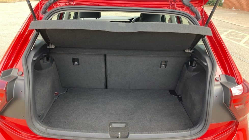 Volkswagen Polo Life Red #4