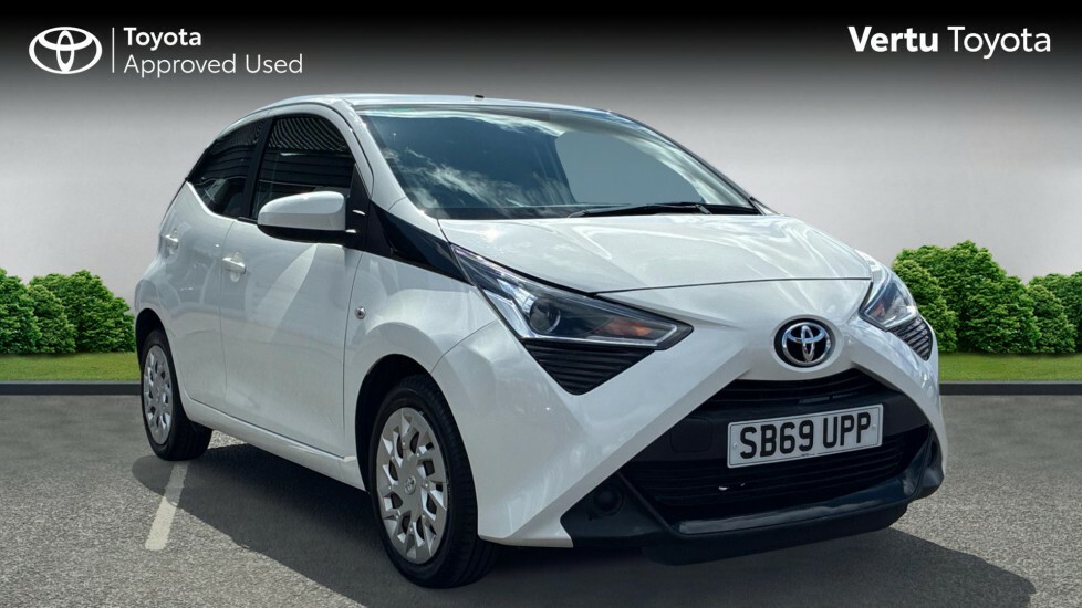 Toyota Aygo X X-play White