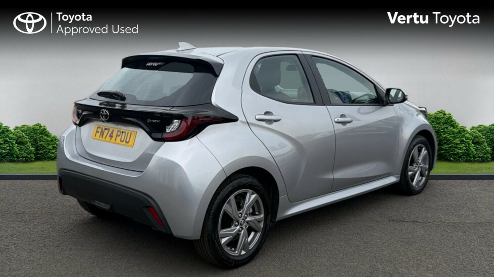 Toyota Yaris Icon Silver #2