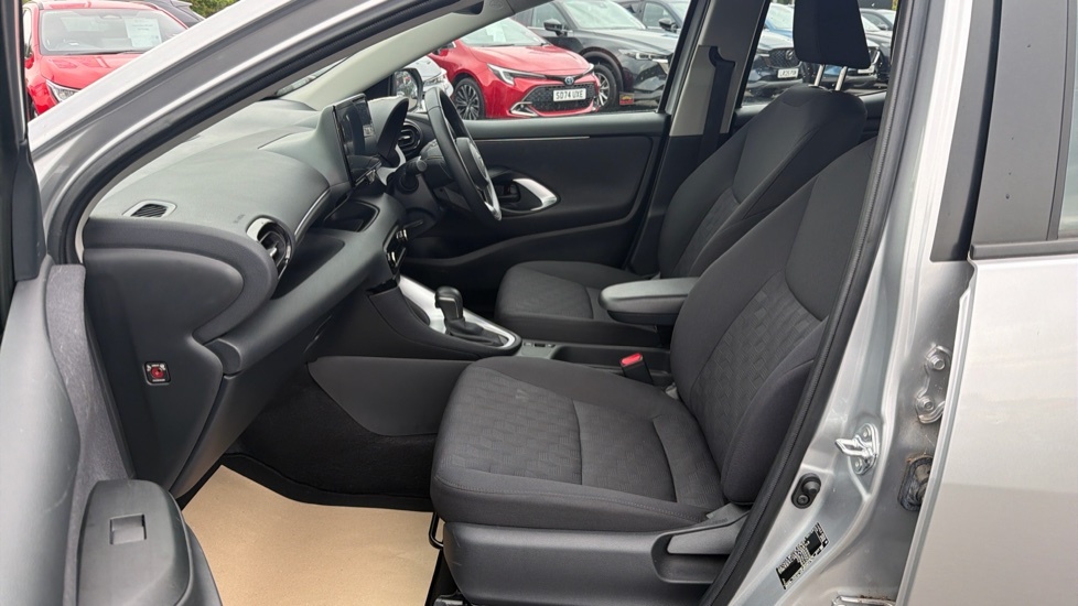 Toyota Yaris Icon Silver #5