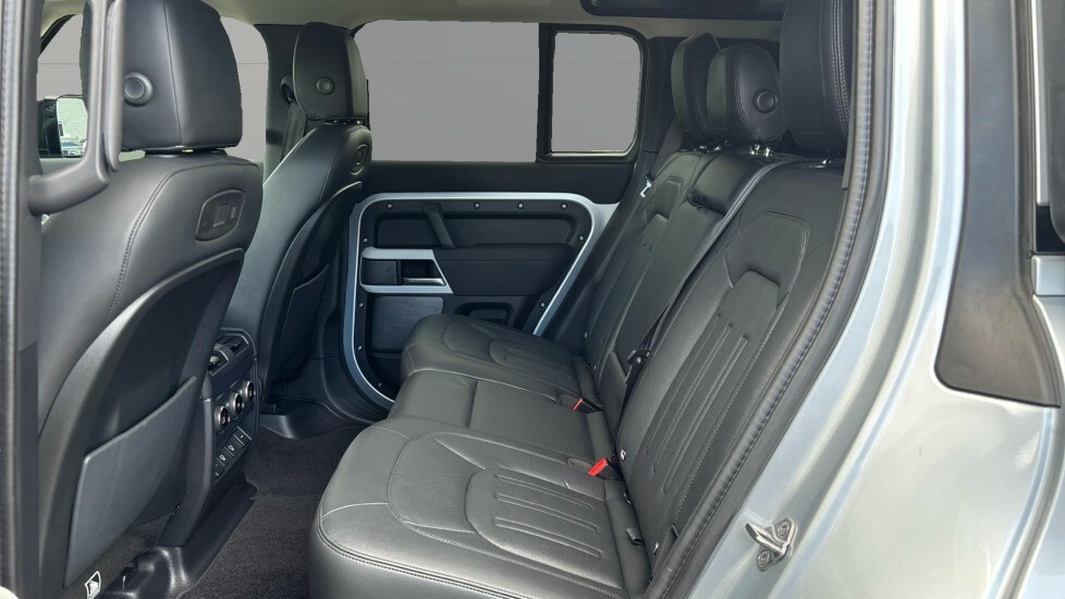 Land Rover Defender 110 Xs Edition Silver #4