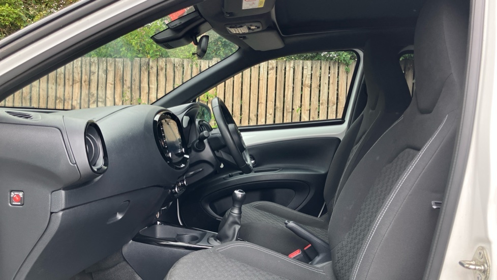 Toyota Aygo X Edge White #5