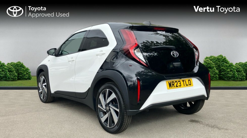 Toyota Aygo X Edge White #4