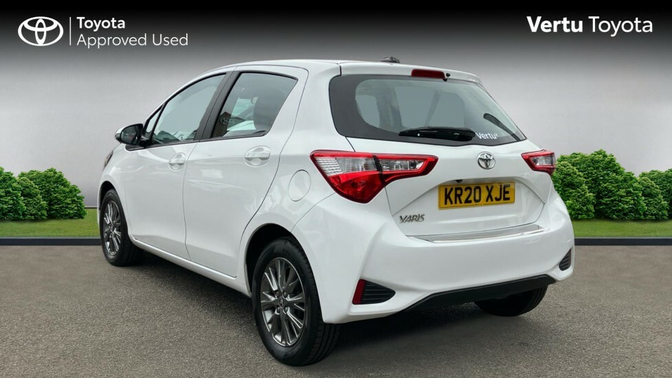 Toyota Yaris Icon KR20XJE White #4
