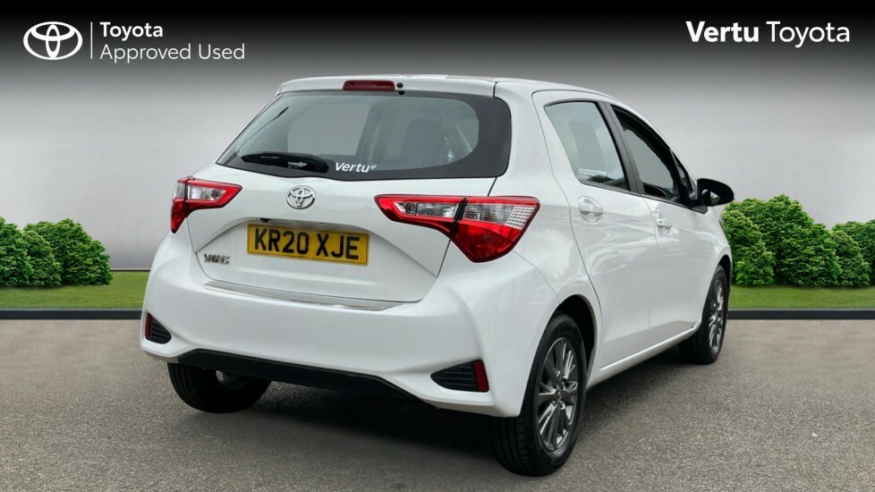 Toyota Yaris Icon KR20XJE White #2