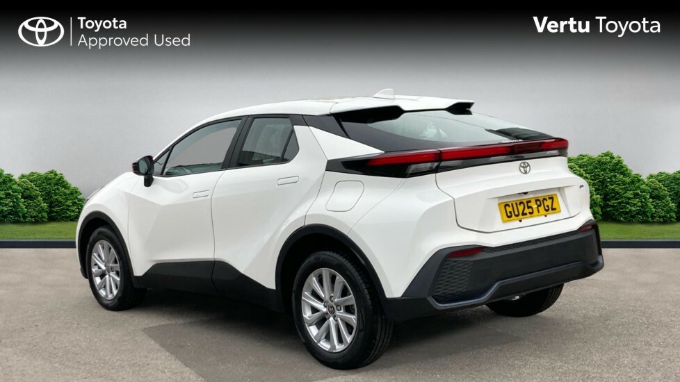 Toyota C-Hr Icon GU25PGZ White #4
