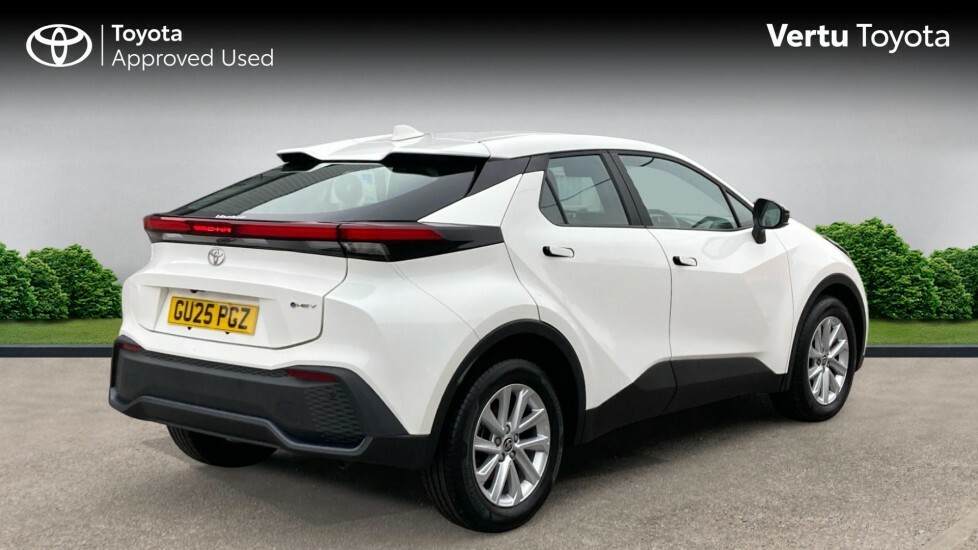 Toyota C-Hr Icon GU25PGZ White #2