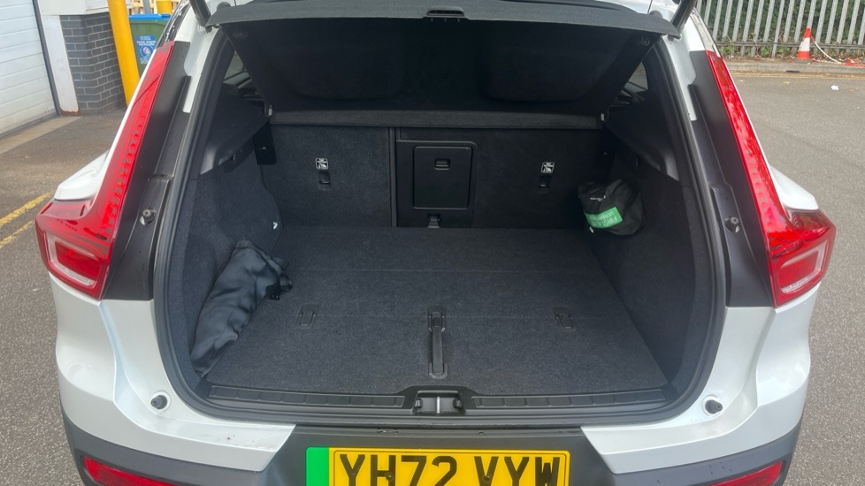 Volvo XC40 Ultimate White #4