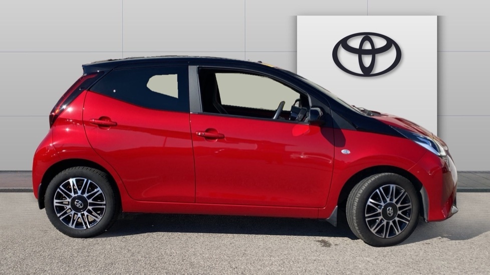Toyota Aygo X X-clusiv Red #5