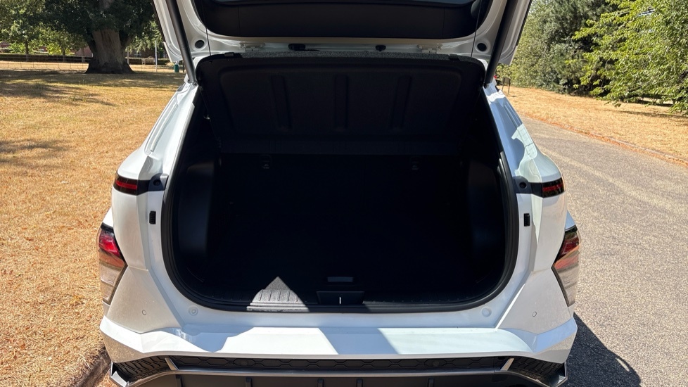 Hyundai Kona N Line EF25LOH White #4