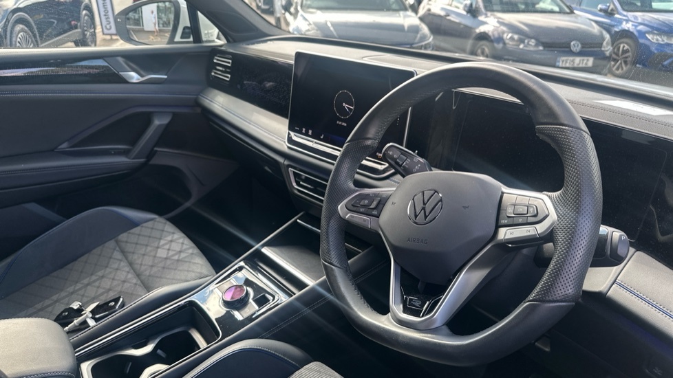 Volkswagen Tiguan R-line FD74VXB White #6