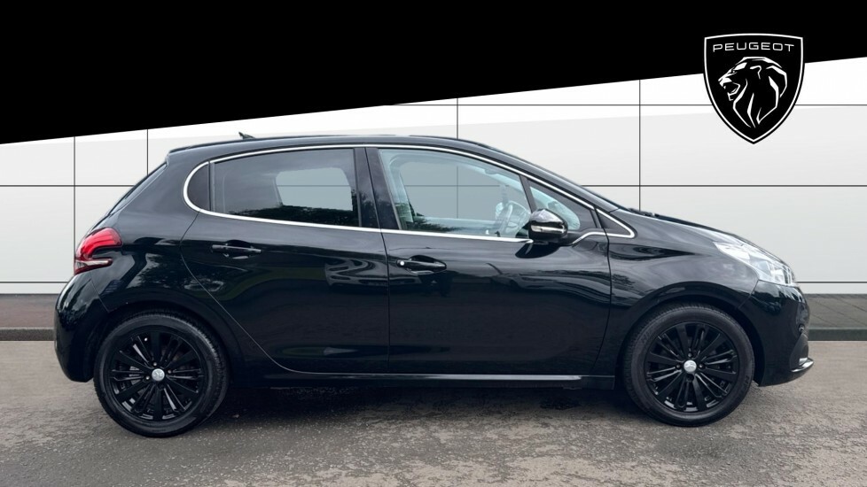 Peugeot 208 Allure Black #5