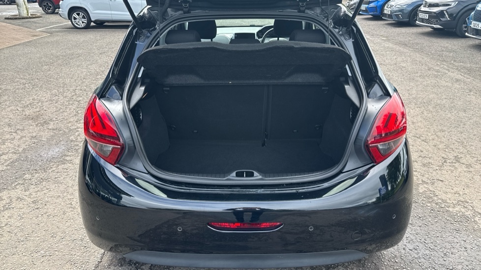 Peugeot 208 Allure Black #4