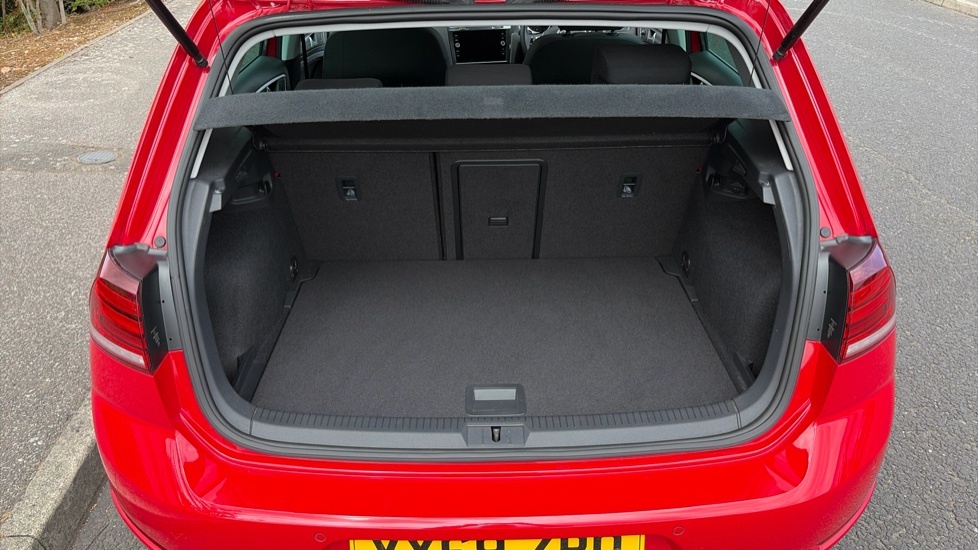 Volkswagen Golf Match Red #4
