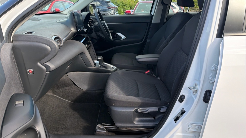 Toyota Yaris Cross Icon White #5