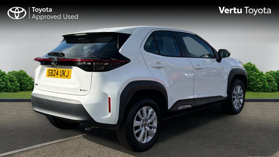 Toyota Yaris Cross Icon White #2
