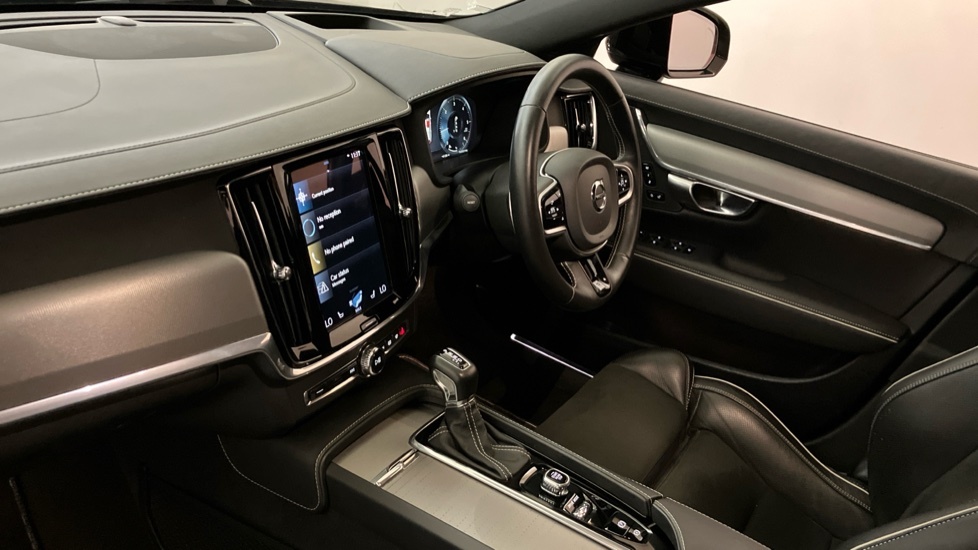Volvo V90 R Design Plus Black #2