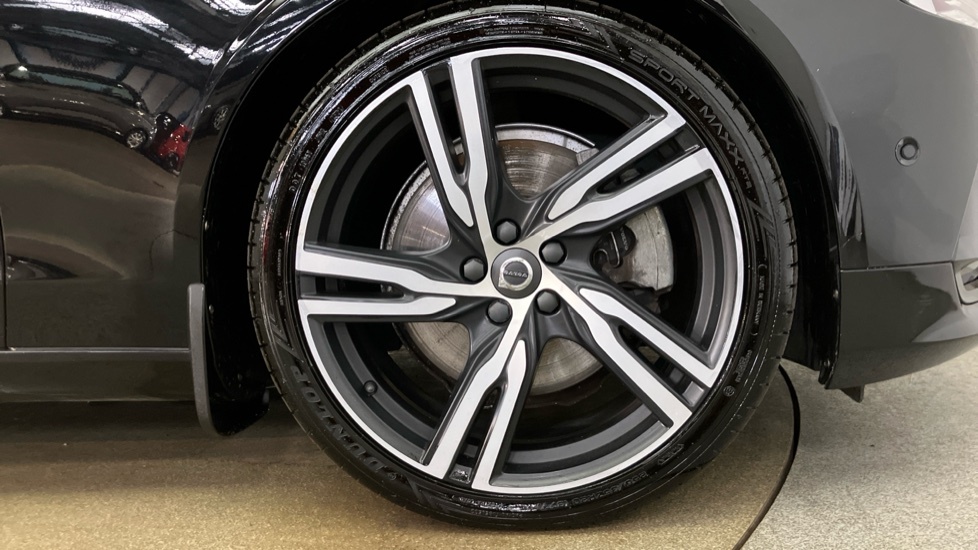 Volvo V90 R Design Plus Black #5