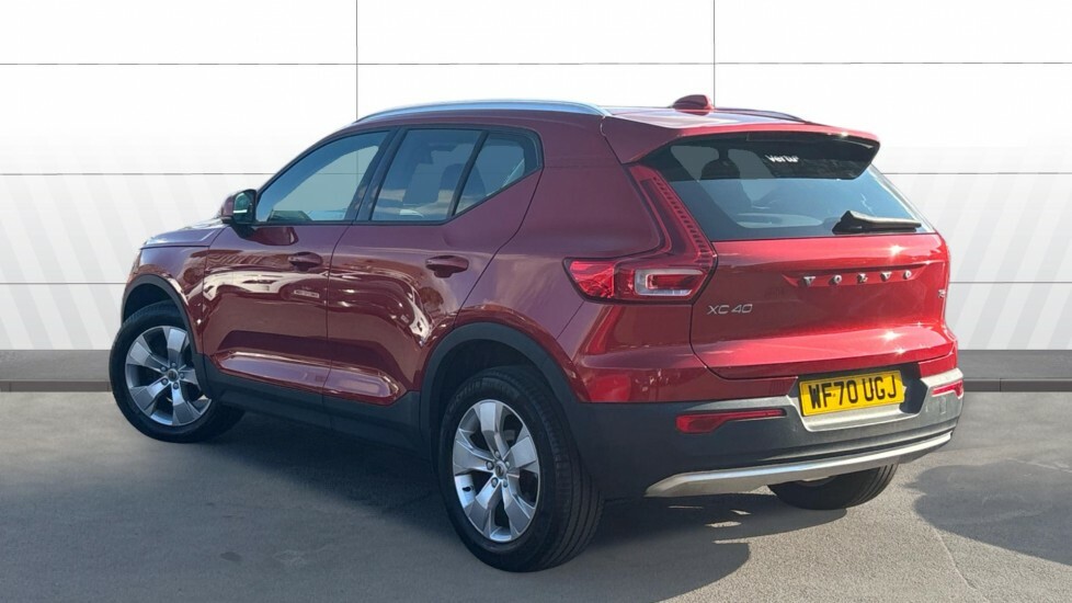 Volvo XC40 Momentum Red #2