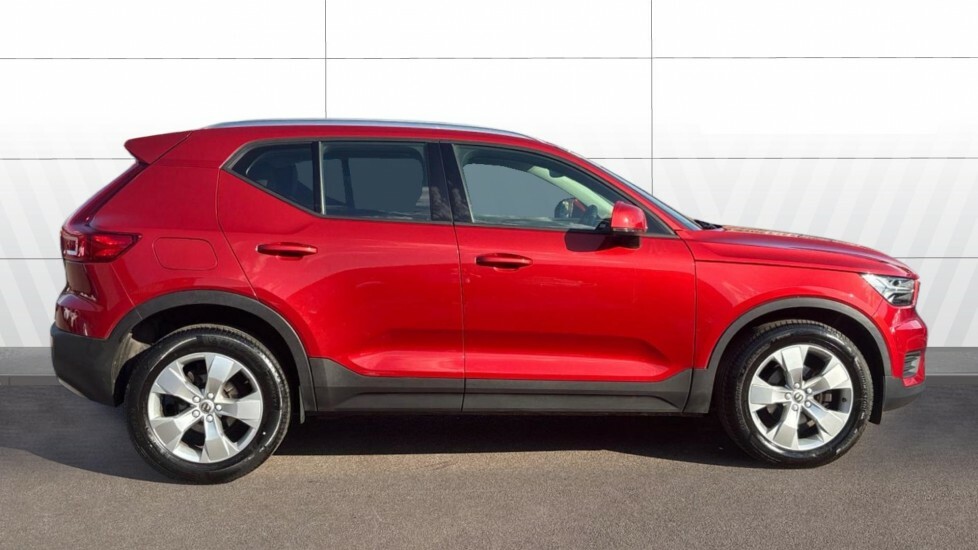 Volvo XC40 Momentum Red #5