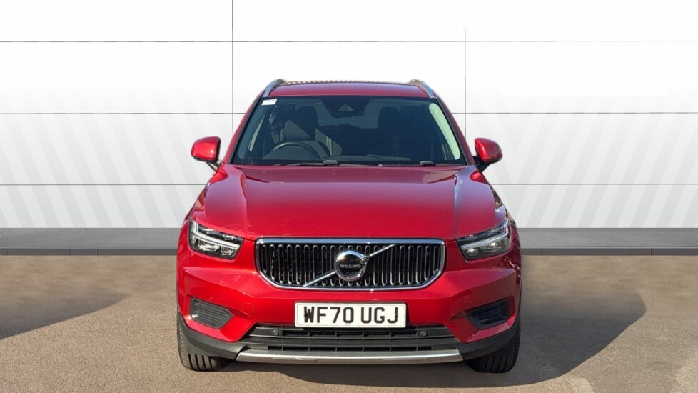 Volvo XC40 Momentum Red #3