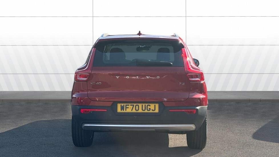 Volvo XC40 Momentum Red #6