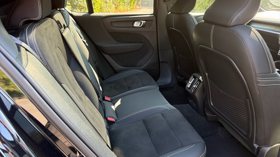 Volvo C40 Ultimate Black #6