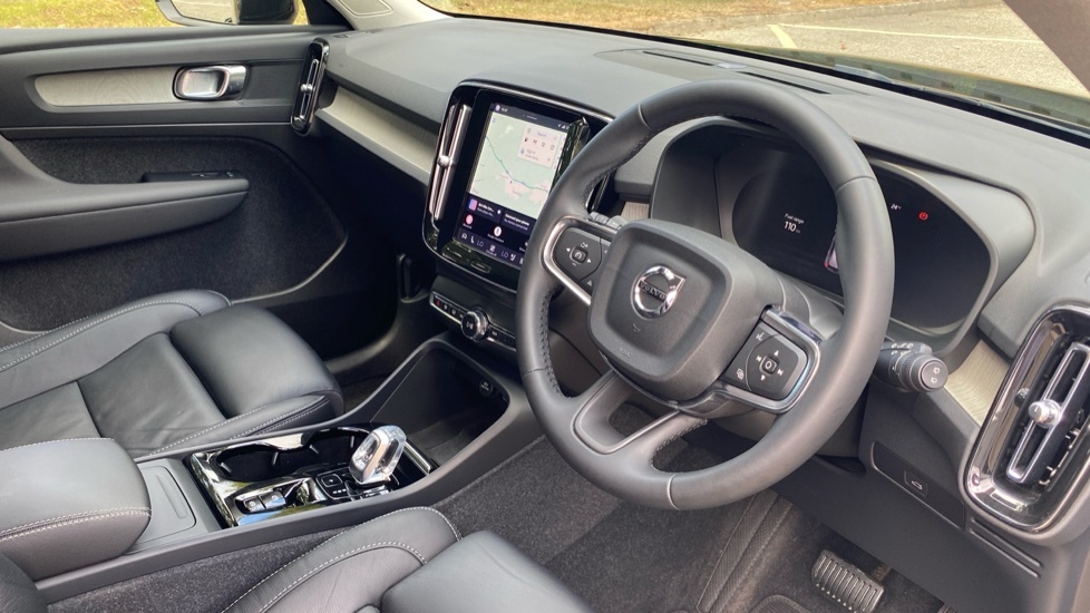 Volvo XC40 Plus Black #3