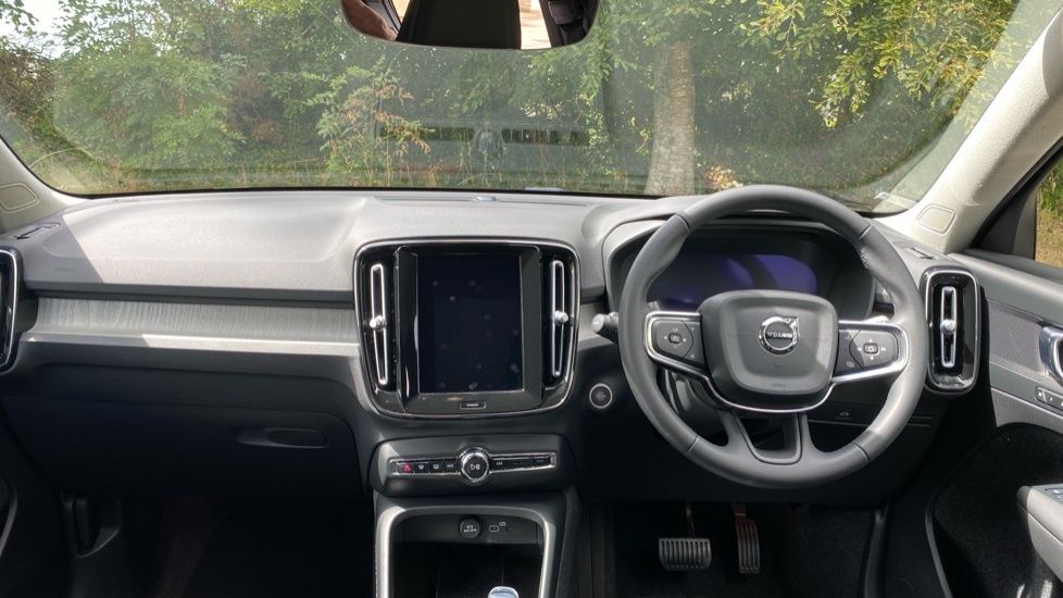 Volvo XC40 Plus Black #4